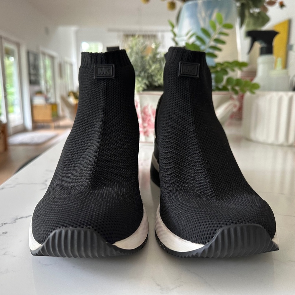 MICHAEL KORS 🖤Skyler Knit Bootie Wedge SNEAKER Black W8.5 StreetChic ATHLEISURE - Picture 4 of 11